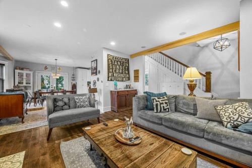 Mount Washington Casa | Fantastic Family Home in Central Mount Washington