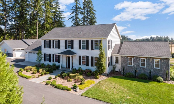 Helvetia Casa | Fantastic Farmland Views, Custom Country Estate, Huge Patio, BBQ, Ping Pong, 15 Miles to Portland