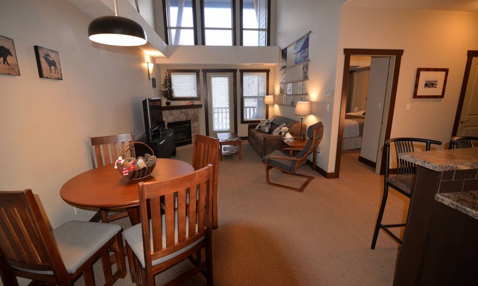 East Kootenay Condominio | Fantástico Fernie Flat !! Ubicación central y comodidades