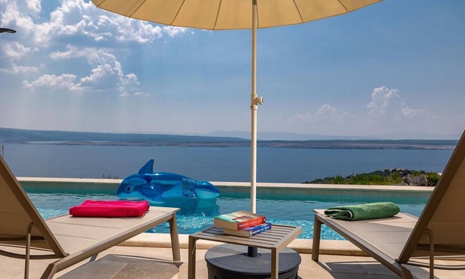 Dramalj Casa | Fantástica finca a sólo 480 metros de la playa con vistas al mar, piscina privada, lavadora