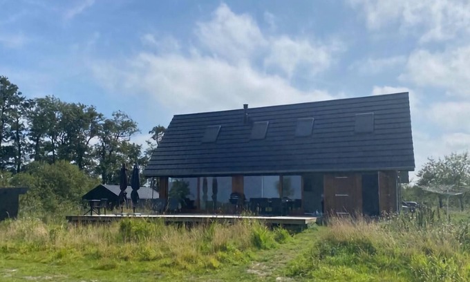 Goengahuizen Casa | Fantastic holiday home on private island