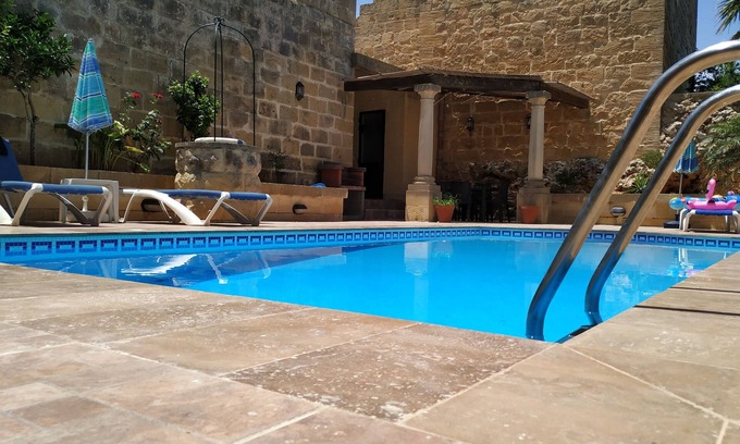 Nadur Casa | Fantástica casa de carácter con la propia piscina privada y zona de barbacoa