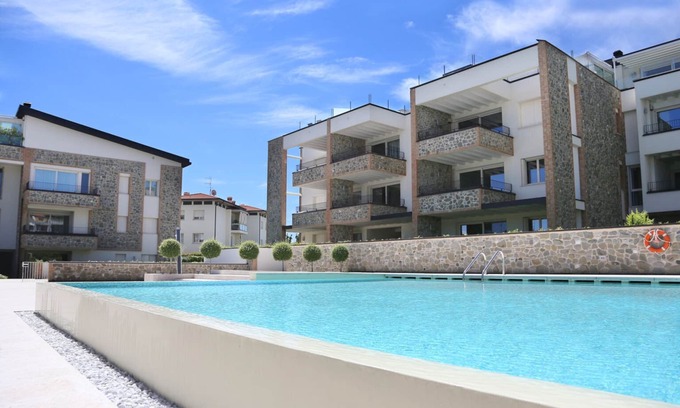 Rivoltella Apartamento | Fantástico apartamento en residencia con piscina para 4 personas en Desenzano