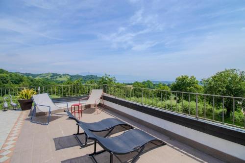 Lonato del Garda Apartamento | Fantastic lake view, swimming pool, BelloSguardo