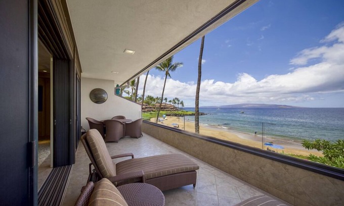 Wailea Condominio | Fantastic Location - Beautiful Beach Front Condo -Makena Surf # B-207