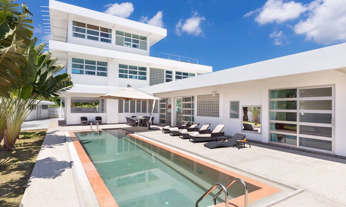 Rawai Villa | Villa de lujo fantásticamente moderna con 4 dormitorios y piscina privada.