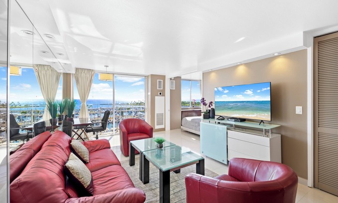 Waikiki Condominio | Fantastic Ocean View Unit- close distance to the beach, lagoon, mall, and more