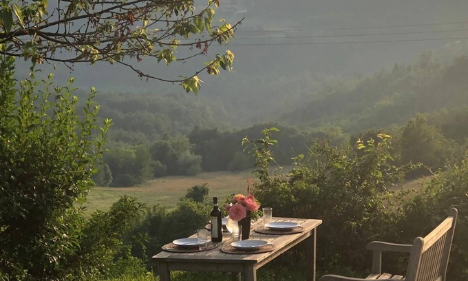 Murazzano Apartamento | Fantástico apartamento tranquilo y espacioso con jardín, con vistas a la montaña Monviso