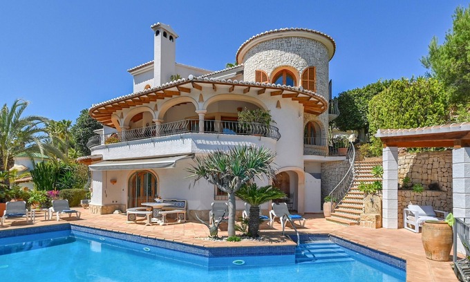 Benissa Coast Villa | Fantástica villa con vistas al mar, gran piscina climatizada, sauna y jacuzzi.