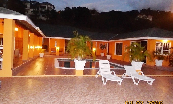 New Hope Villa | Fantástica y espaciosa villa con una gran piscina y vistas al mar en una zona muy segura.