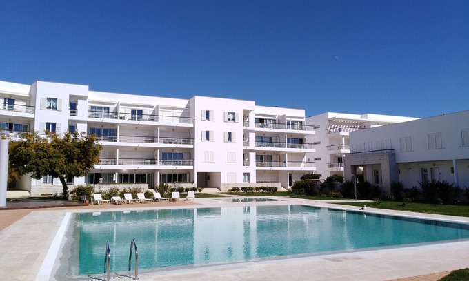Lagos Apartamento | Fantastic Tranquil Apartment by the Pool