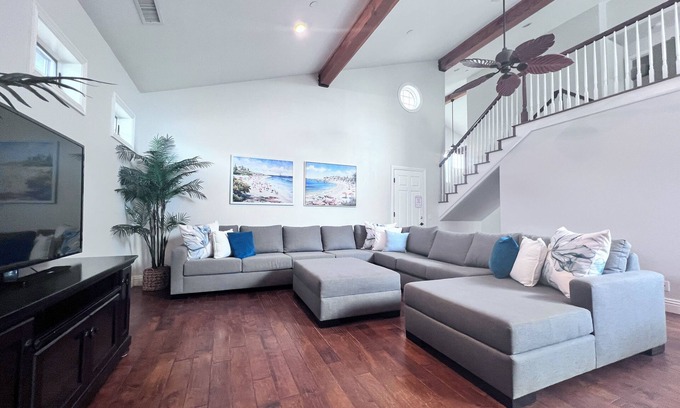 Southwest Anaheim Casa | Fantástica casa de 5 dormitorios y 4 baños con piscina y jacuzzi nuevos