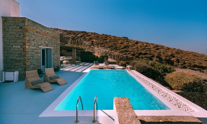Kea Villa | Fantástica villa de piedra con piscina y fantásticas vistas al mar.