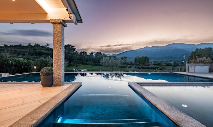 Talana Villa | Fantástica villa con Wi-Fi, aire acondicionado, piscina y terraza;