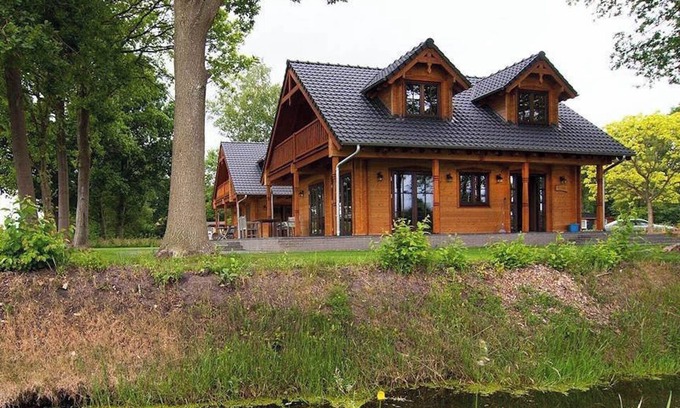 Linde Villa | Fantástica villa de madera "Tine" con Wi-Fi, jardín, balcón, terraza y sauna