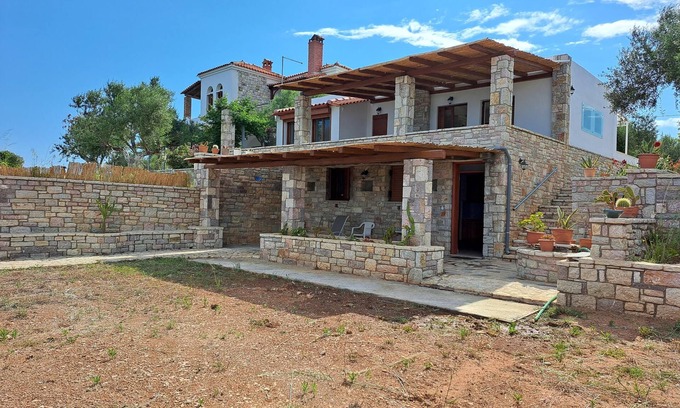Aipeia Apartamento | Fantastically situated vacation apartment above the beach near Chrani | Peloponn
