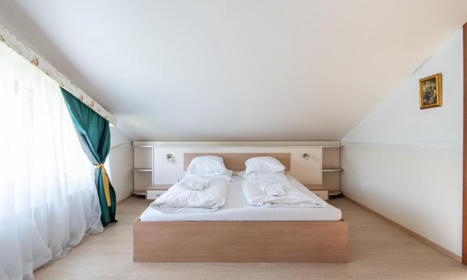 Haslau-Maria Ellend Casa | FarawayHomes Aparthotel Near Vienna Airport - Anytime Self Check-In
