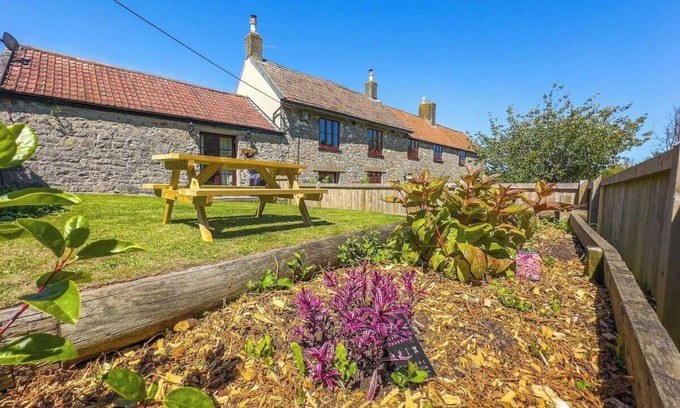 Kewstoke Casa | Farm Cottage (Cosy Coastal Retreat-Dog Friendly)