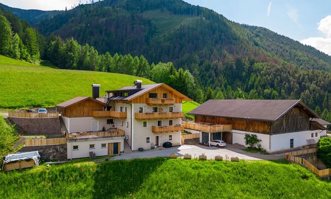 Funes Otro | Granja 'Enzian' con vistas a la montaña, terraza comunitaria y Wi-Fi