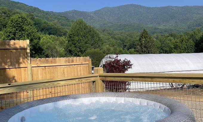 Hot Springs Casa | Farm Glamping @ The Sage Getaway RV