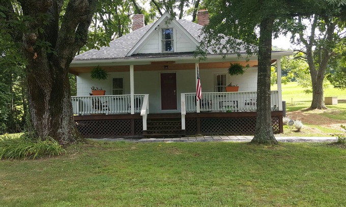 Mount Airy Otro | Farm house at the Peach Orchard in Mtns - Pet Friendly