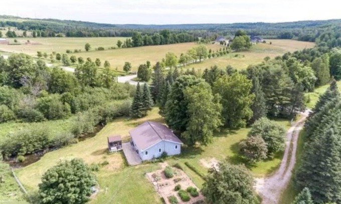 Oro-Medonte Casa | Farm House