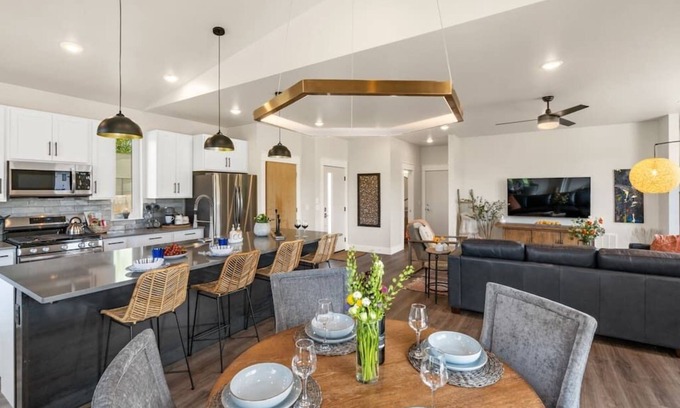Four Corners Condominio | Farm Land Flat In Beautiful Bozeman!