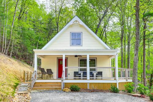 Hendersonville Casa | Farm On-Site Mtn-View Cottage in Hendersonville!