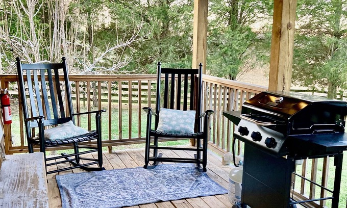 Lexington - Salisbury Cabina | Farm Store Loft perfect after a Busy Day