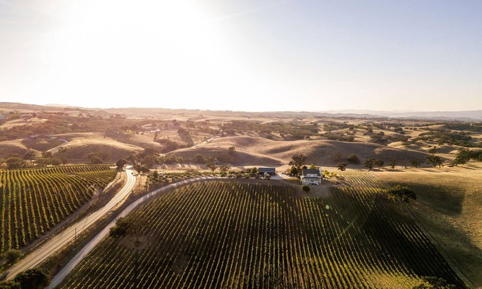 Paso Robles Otro | Cortijo en el viñedo de Ella. El refugio perfecto en el campo del vino de Paso Robles.