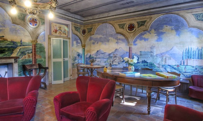 Gualdo Cattaneo Casa | Farmhouse Bliss With Pool, Wine and Tails