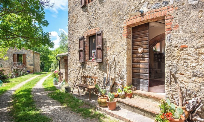 Chiusdino Otro | Casa rural 'Casa Luna' con piscina infinita de agua salada compartida, terraza privada y wifi