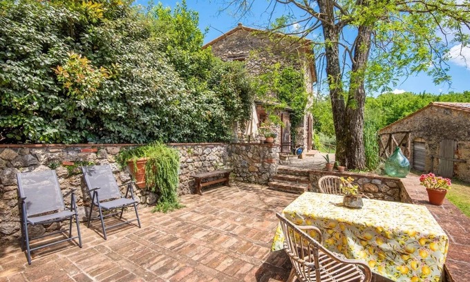Chiusdino Otro | Casa rural 'Casa Stella' con con piscina Infinity de agua salada compartida, terraza privada y Wi-Fi