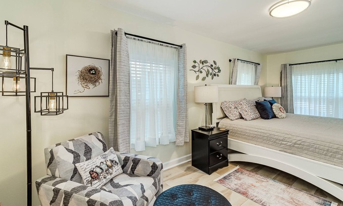 Lakeland Casa | Farmhouse Chic Luxe 3/2 Home near I4