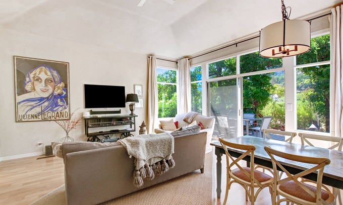 St. Helena Cabaña | Farmhouse Cottage on the Valley Floor