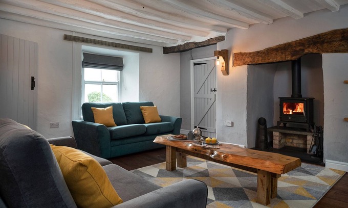 Bryn-crug Cabaña | Farmhouse & Cottage - sleeps 10 guests in 5 bedrooms