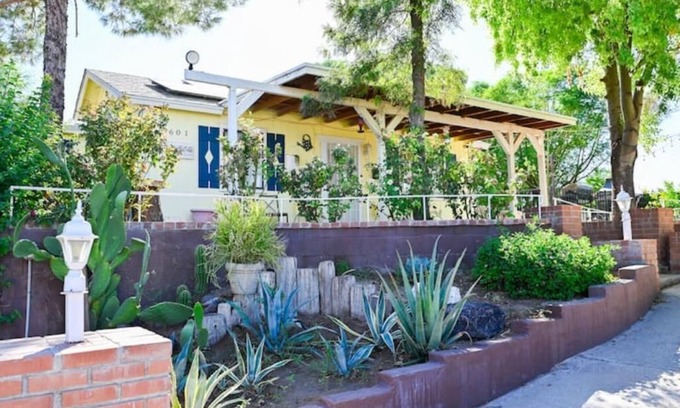 Avondale Cabaña | Farmhouse Escape w/Mountain Views