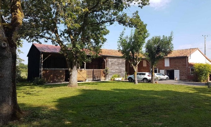 Montesquieu-Volvestre Otro | Farmhouse set in a large wooded park - Aquinaut