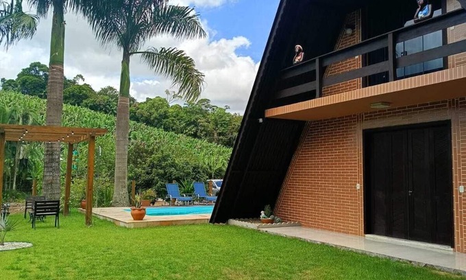 Benjamin Constant Chalet De Esquí | Farmhouse. Fully equipped chalet with outdoor pool.