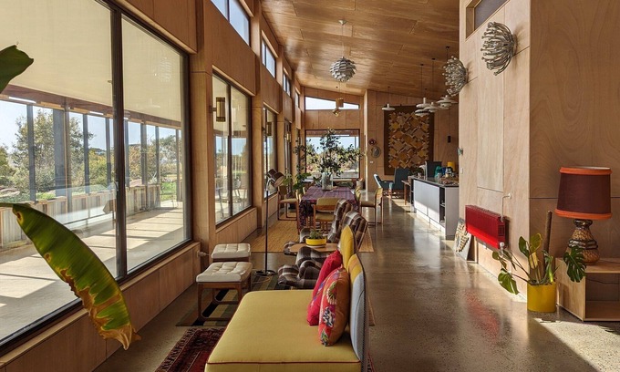 Ballan Otro | Farmhouse in Central Victoria