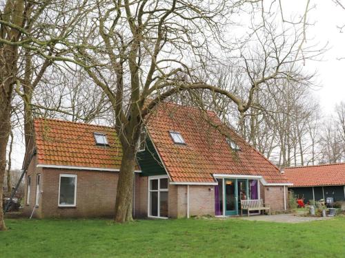 De Wilgen Casa | Farmhouse in Friesland near Frisian Waters