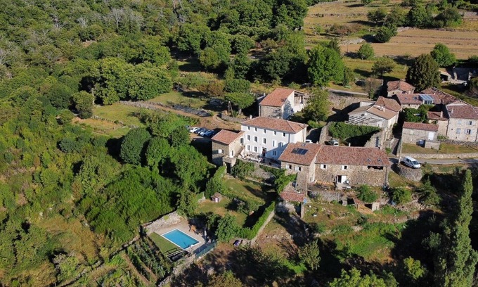 Valgorge Cabaña | Granja 'La Ferme De Chalas' con vistas a la montaña, piscina privada y Wi-Fi