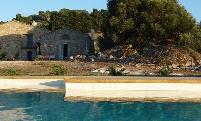 Calatafimi Villa | Antigua casa de campo con piscina inmersa en la verde campiña de Calatafimi