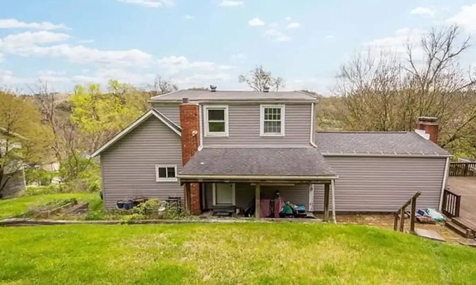 West Mifflin Otro | Farmhouse Retreat with Big Yard