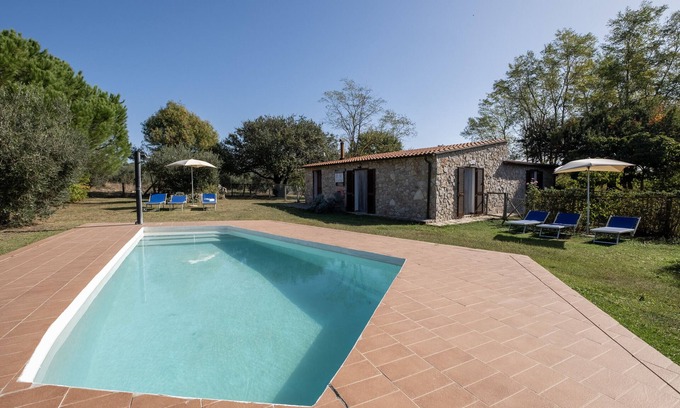 Pitigliano Otro | Casa rural "Roccia" con piscina compartida, terraza privada y Wi-Fi