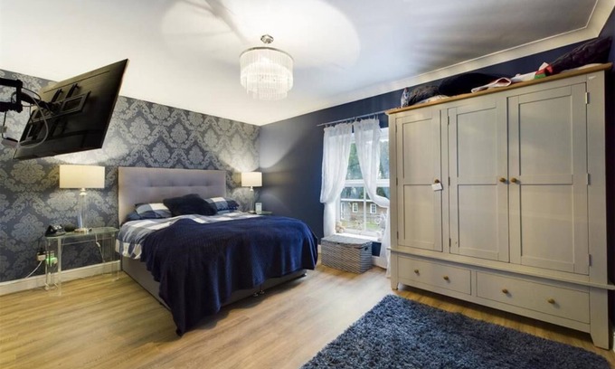 Bon-y-maen Otro | Farmhouse Serenity at Pantygyfelia - Pet friendly!