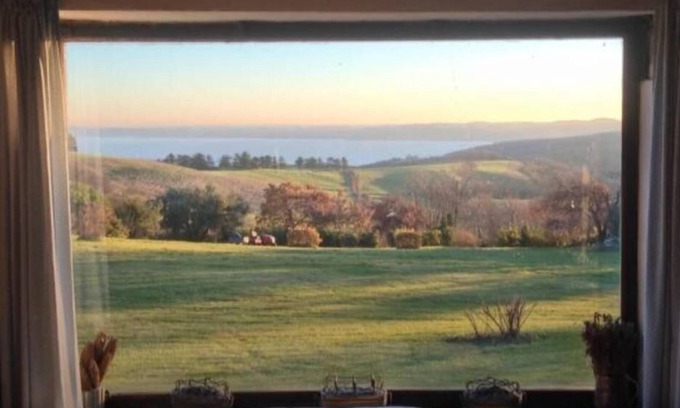 Sutri Casa | Casa de campo con piscina con una espléndida vista del lago de Bracciano.