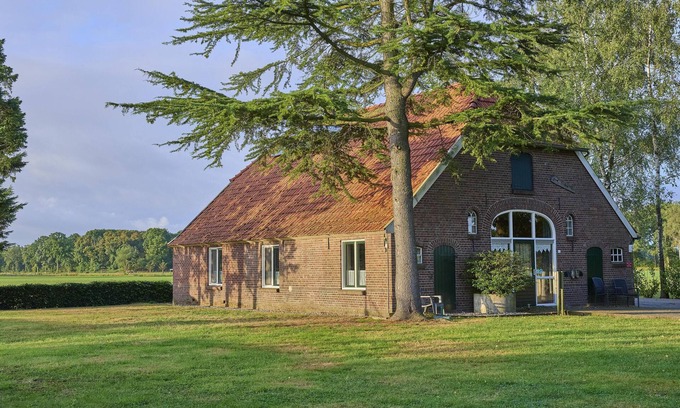 Neede Casa | Farmhouse with large garden and play equipment