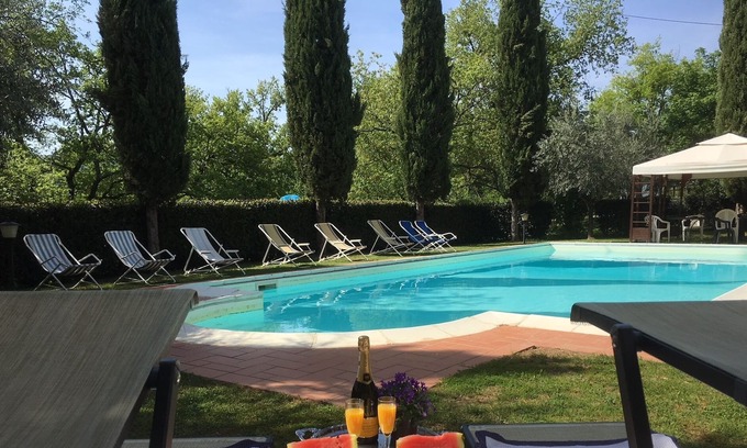 Bucine Casa | cortijo con piscina para 12 personas inmerso en el bosque
