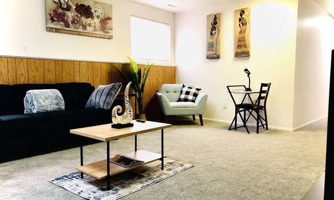 Farmington Hills Casa | ♾Farmington Dream♾ 4Guests: 2 Bedrooms 1Full Bath